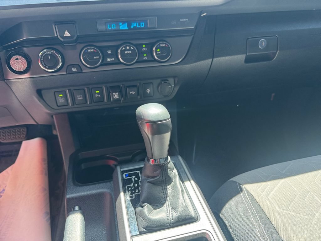 Used 2021 Toyota Tacoma TRD Off-Road w/ Technology Package AWD/4WD image 11