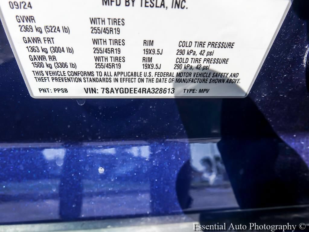 Used 2024 Tesla Model Y Long Range AWD/4WD image 38