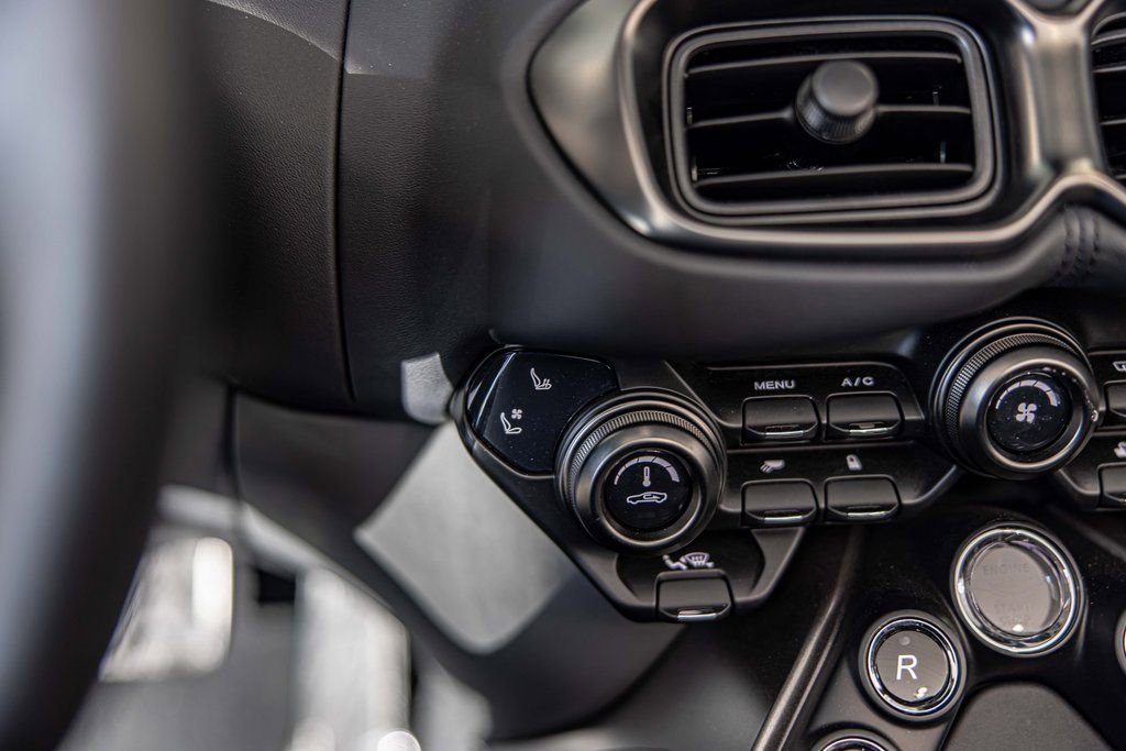 Used 2023 Aston Martin V8 Vantage Roadster image 25