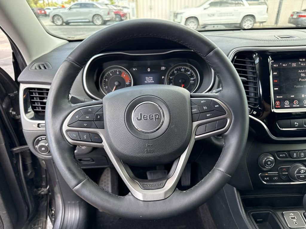Used 2019 Jeep Cherokee Limited FWD image 25