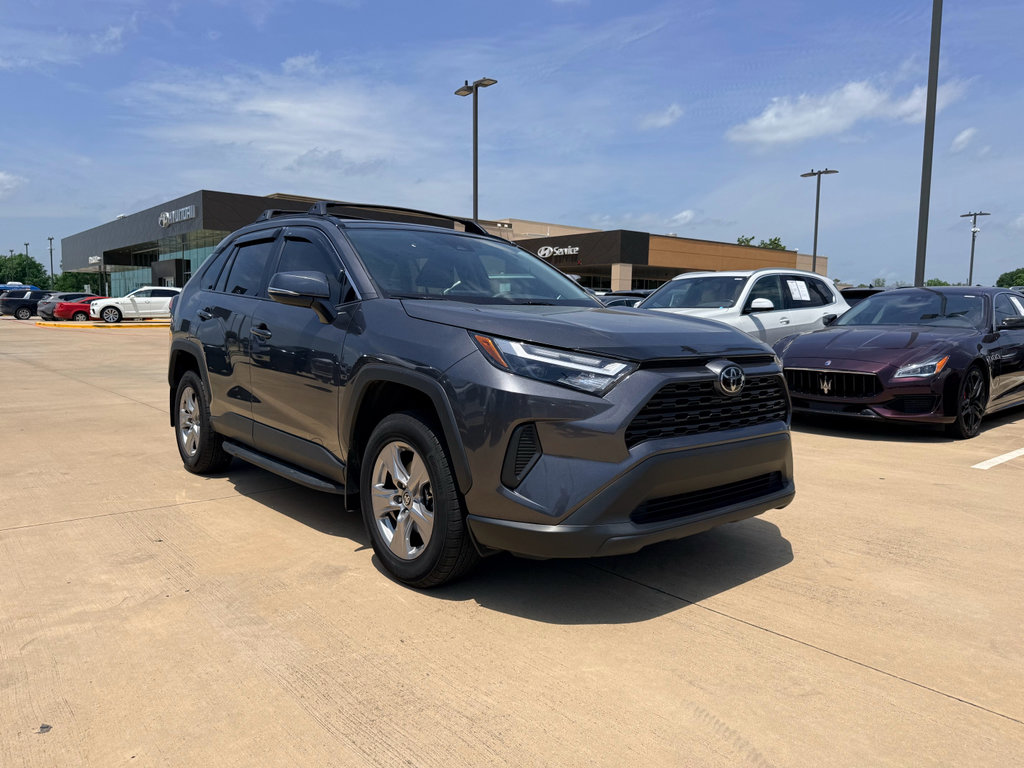 Used 2025 Toyota RAV4 XLE w/ Convenience Package FWD image 4