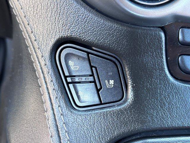 Used 2018 Chevrolet Suburban Premier AWD/4WD image 32