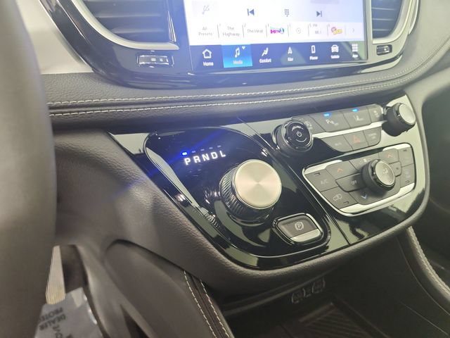 Used 2025 Chrysler Pacifica Limited FWD image 18