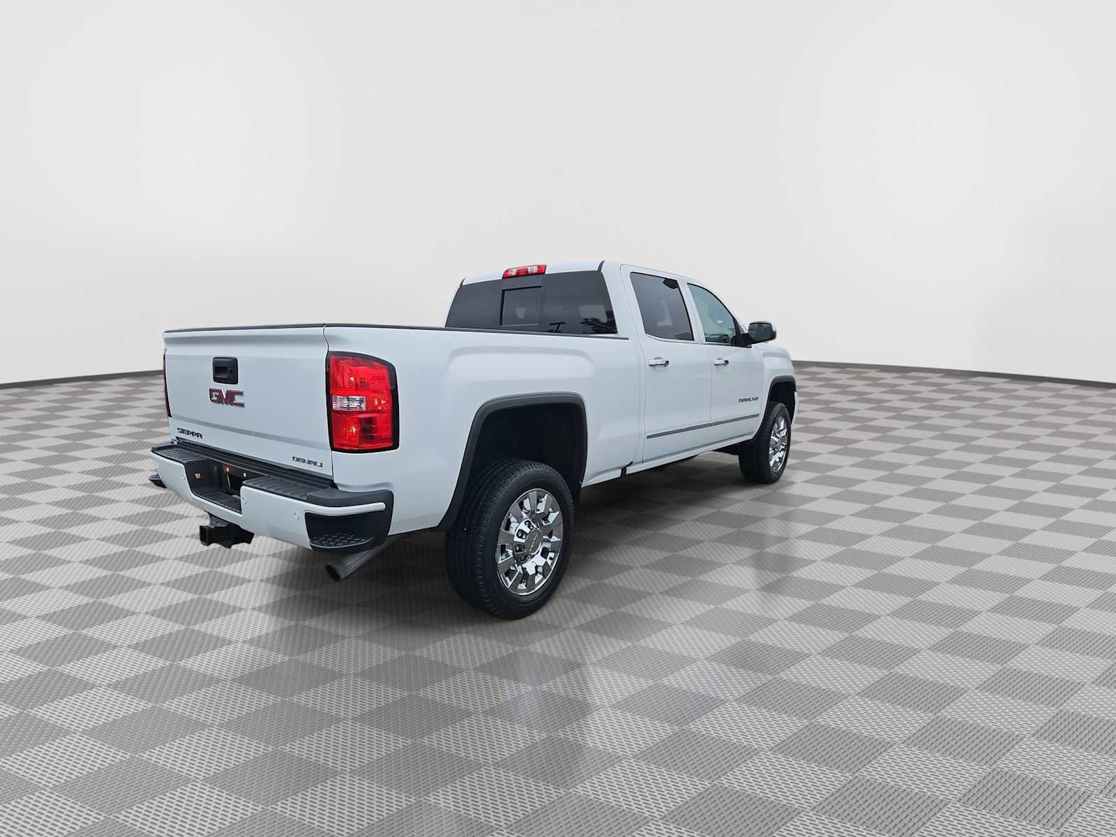 Used 2019 GMC Sierra 2500 Denali w/ Suspension Package, Off-Road AWD/4WD image 14
