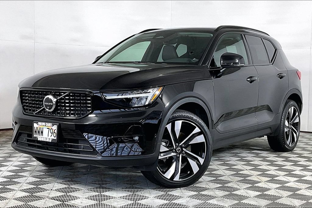 Used 2023 Volvo XC40 B5 Ultimate w/ Protection Package Premier