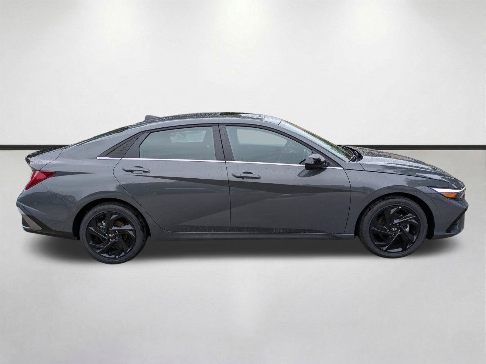 New 2026 Hyundai Elantra SEL Sport Premium FWD image 3
