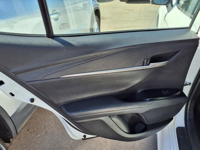 Used 2025 Toyota Camry SE image 7