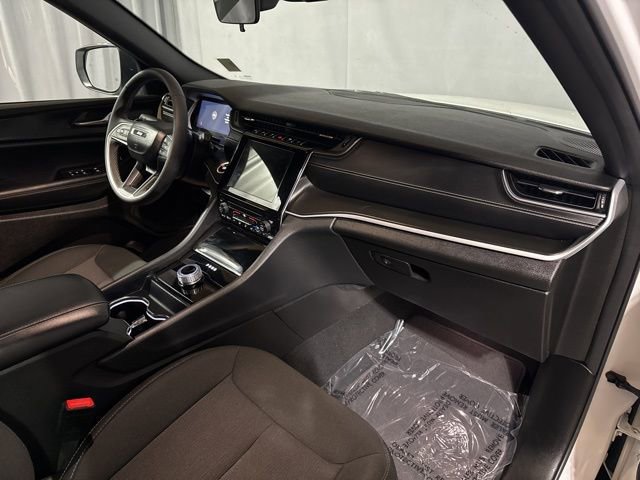 Used 2025 Jeep Grand Cherokee Laredo w/ Trailer Tow Package image 30