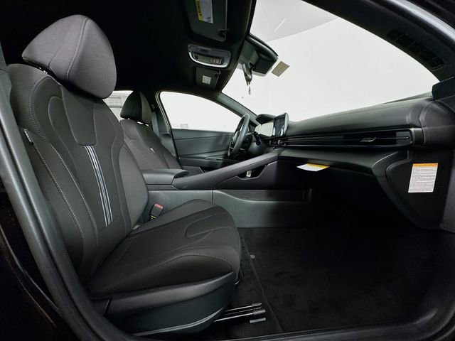 New 2025 Hyundai Elantra SEL image 40