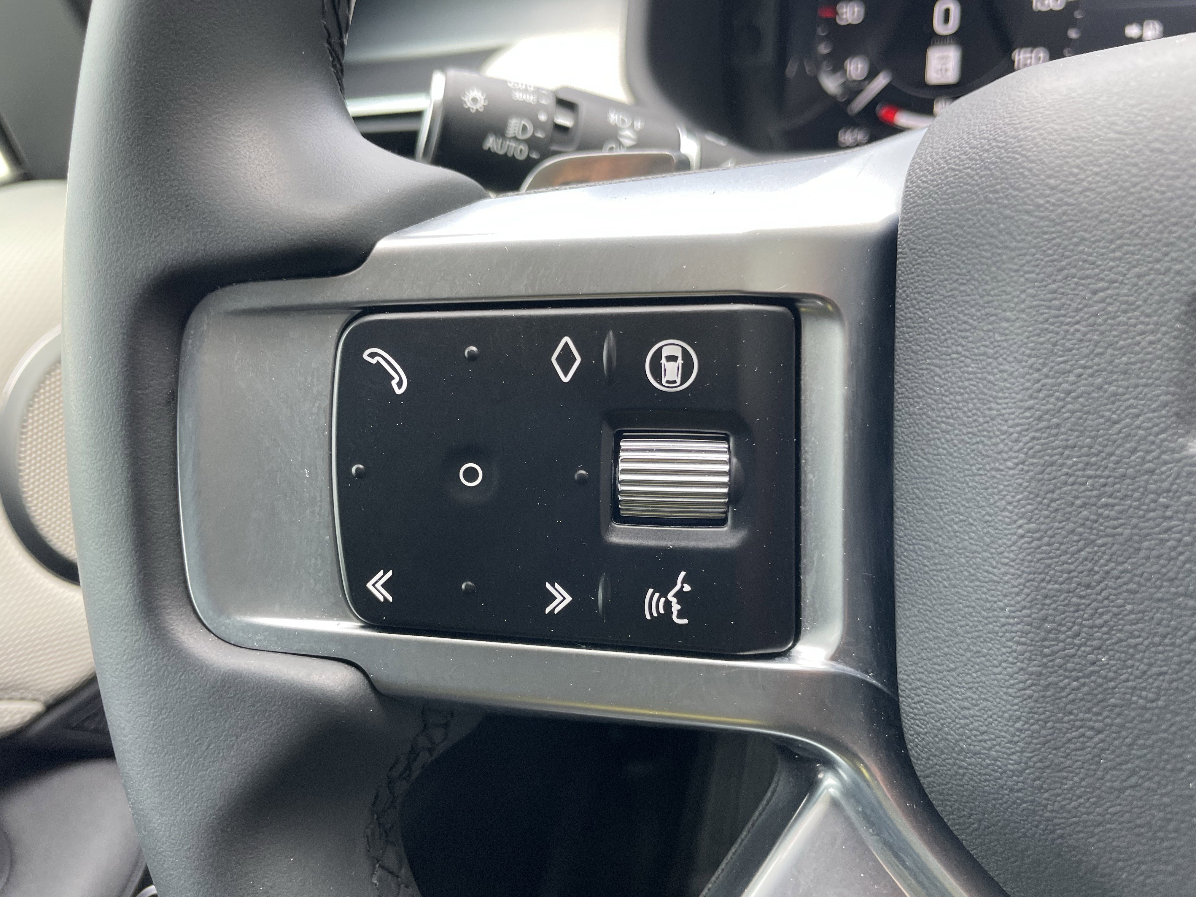 Used 2025 Land Rover Discovery Dynamic SE AWD/4WD image 23