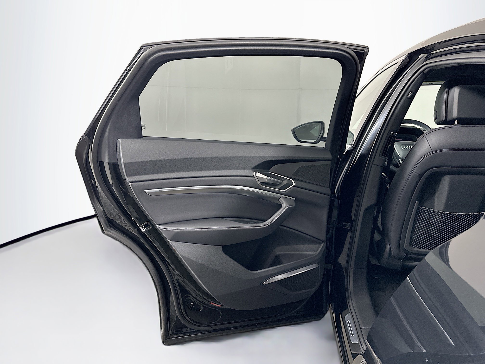 Used 2024 Audi Q8 e-tron Premium Plus w/ Premium Plus Package image 27