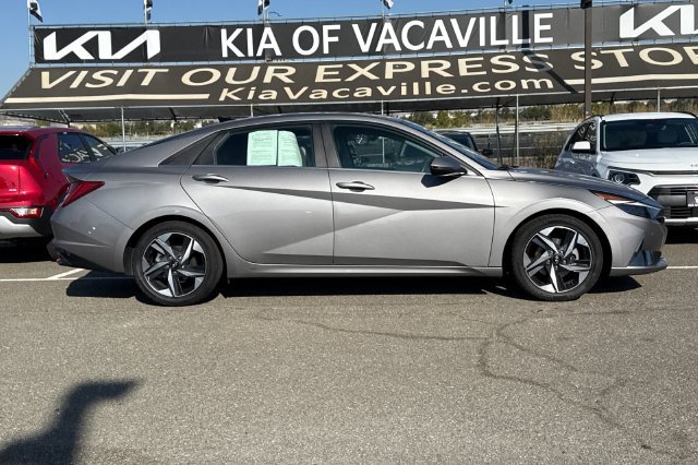 Used 2021 Hyundai Elantra Limited FWD image 3