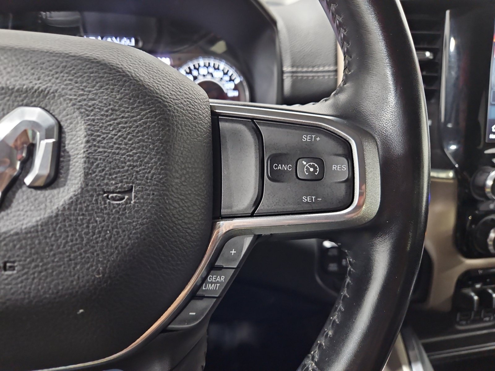 Used 2022 RAM 1500 Laramie AWD/4WD image 27