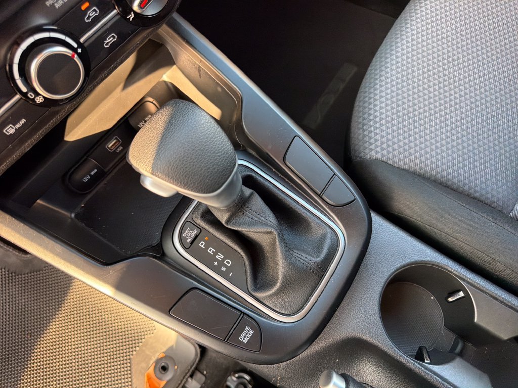 Used 2025 Kia Soul LX w/ LX Technology Package FWD image 24