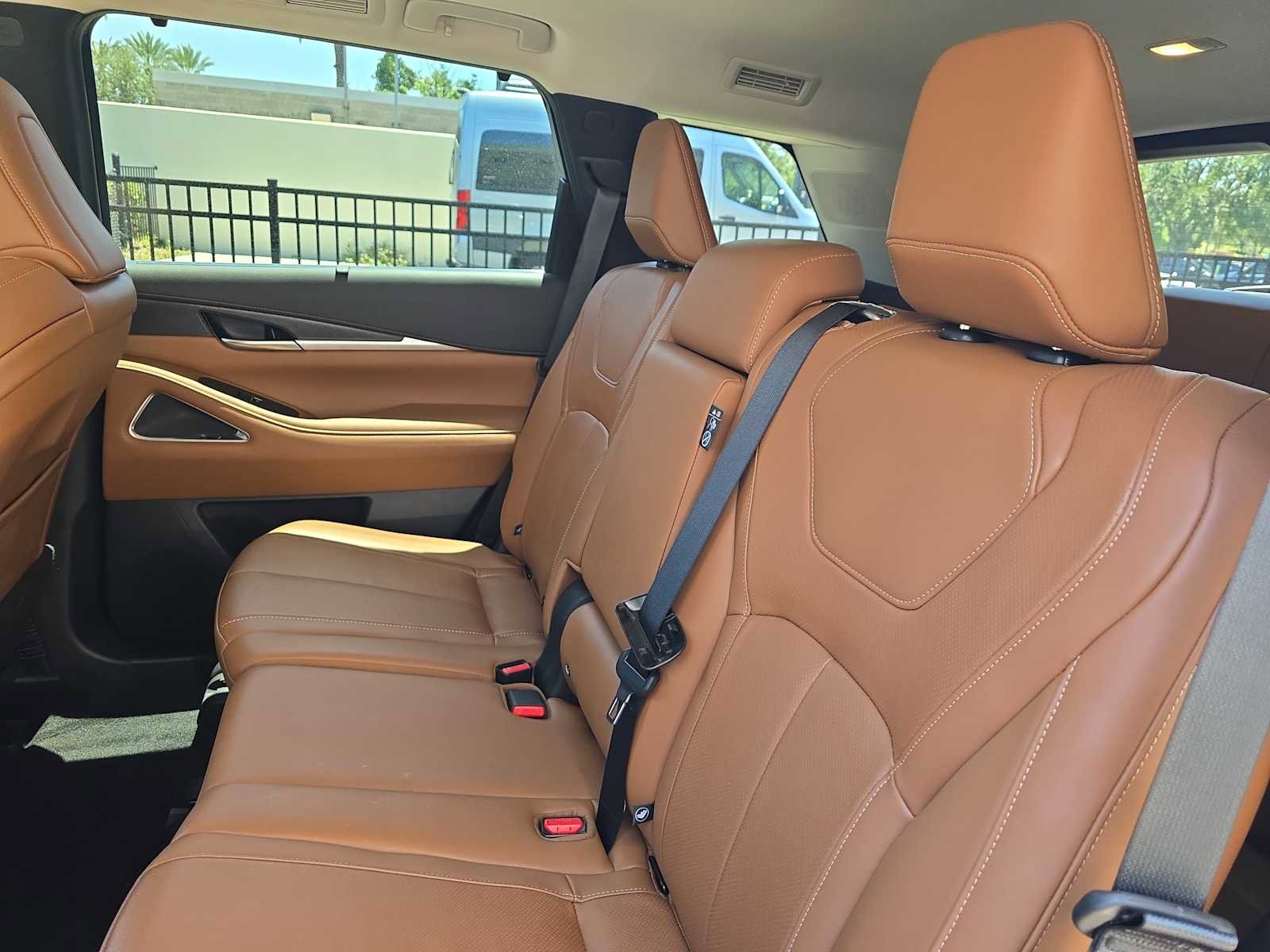 Certified 2025 INFINITI QX60 Sensory w/ Vision Package AWD/4WD image 16