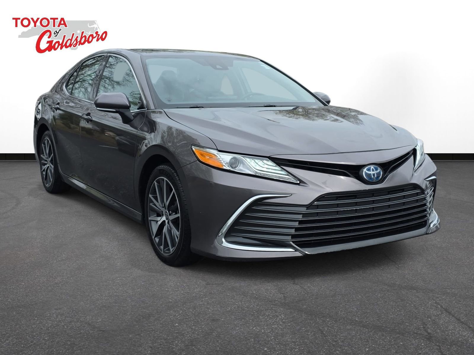 Used 2024 Toyota Camry XLE image 3