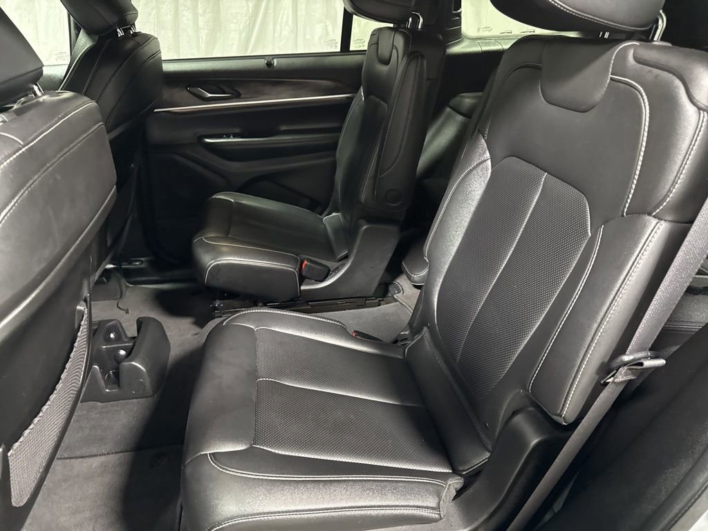 Used 2024 Jeep Grand Cherokee L Limited w/ Luxury Tech Group II image 21