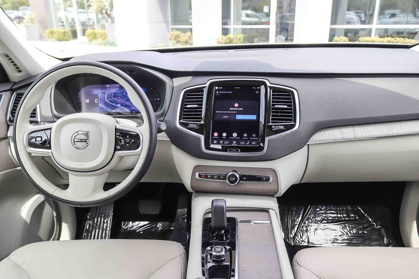 Used 2025 Volvo XC90 T8 Plus w/ Protection Package Premier AWD/4WD image 14