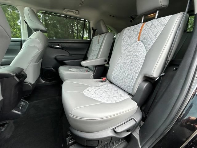 Used 2022 Toyota Highlander Bronze Edition AWD/4WD image 38