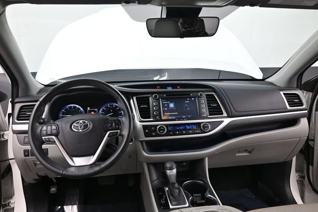 Used 2019 Toyota Highlander Limited FWD image 17