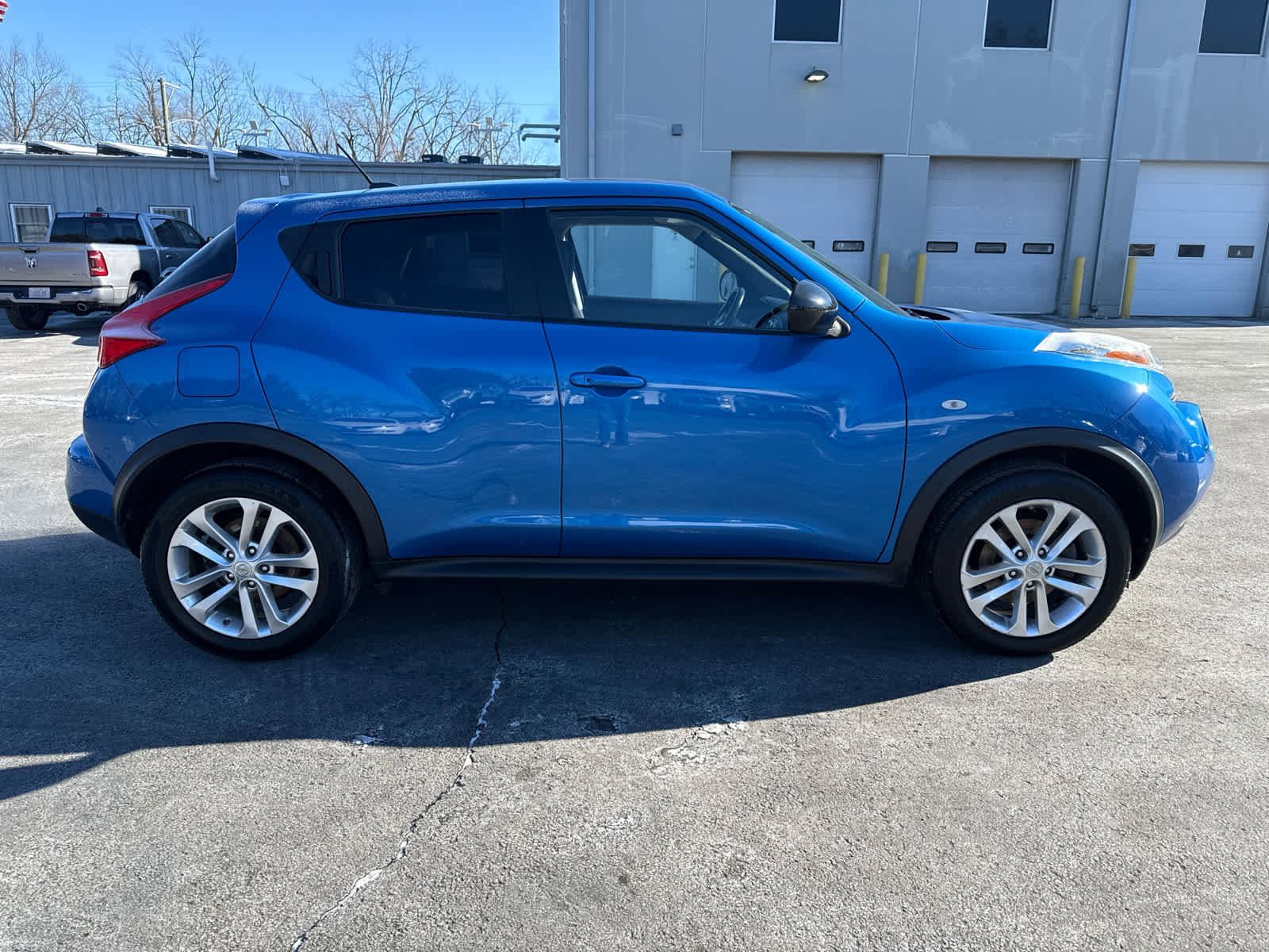 Used 2012 Nissan Juke SV image 2