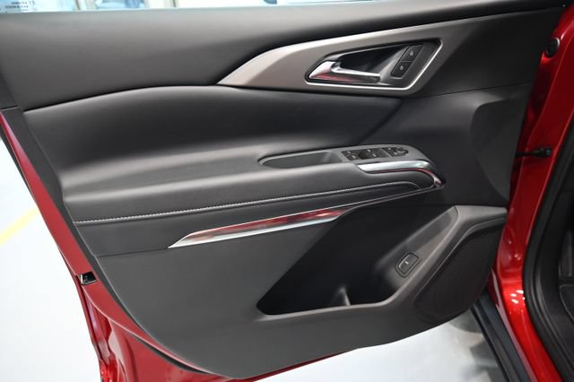 New 2027 Chevrolet Traverse LT w/ Sun and Wheel Package FWD image 29