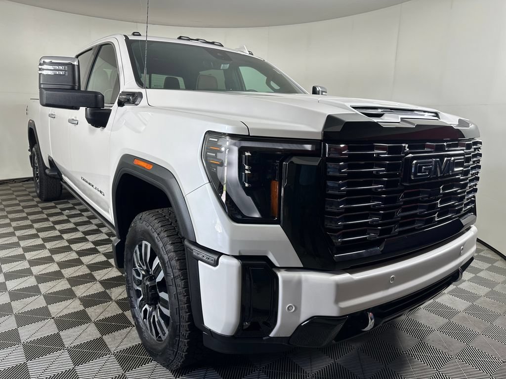 Used 2025 GMC Sierra 3500 Denali Ultimate w/ LPO, GMC Protection Package AWD/4WD image 7