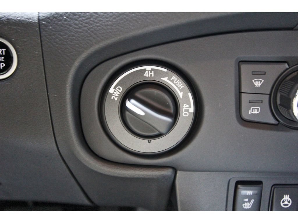 Used 2024 Nissan Frontier SV w/ SV Convenience Package AWD/4WD image 32