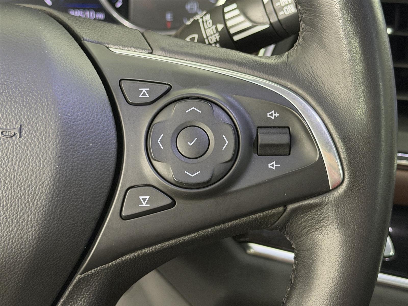 Used 2021 Buick Enclave Avenir w/ Avenir Technology Package FWD image 28