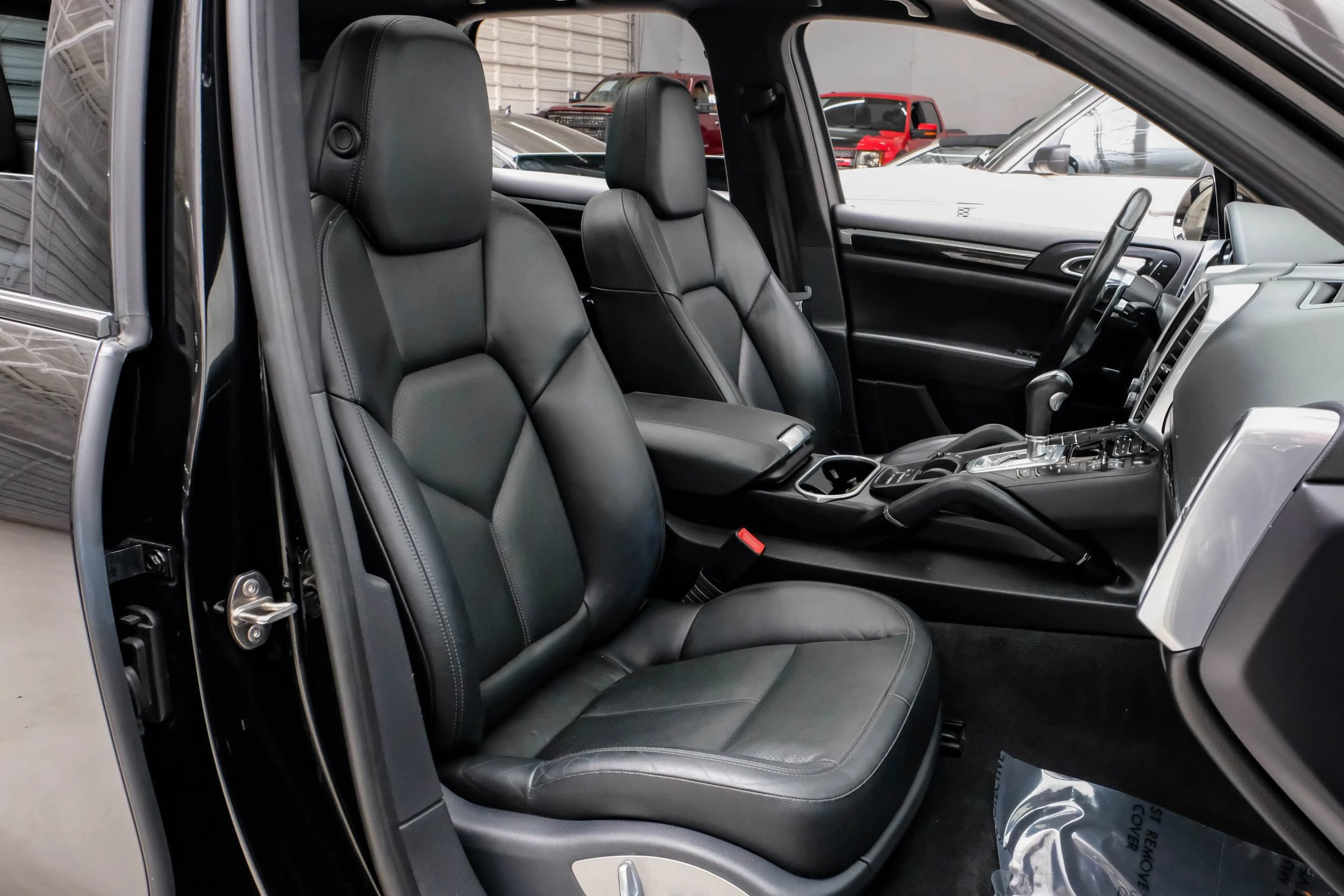 Used 2016 Porsche Cayenne AWD/4WD image 31