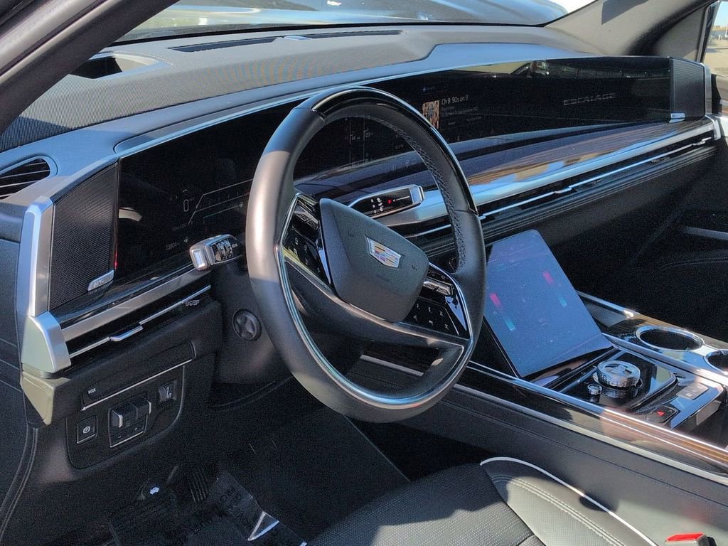 Certified 2025 Cadillac Escalade ESV Premium Luxury image 2