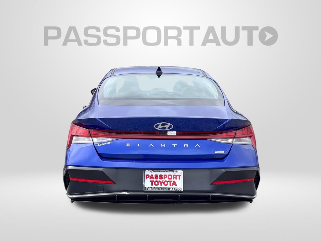 Used 2025 Hyundai Elantra Limited image 7