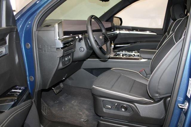 New 2026 Cadillac Escalade ESV Luxury w/ Touring Package image 4