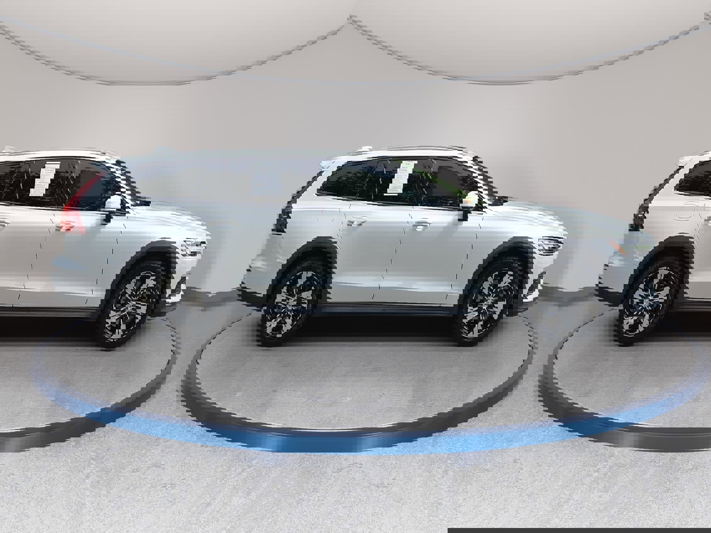 Used 2020 Volvo V60 T5 Cross Country w/ Protection Package Premier image 4