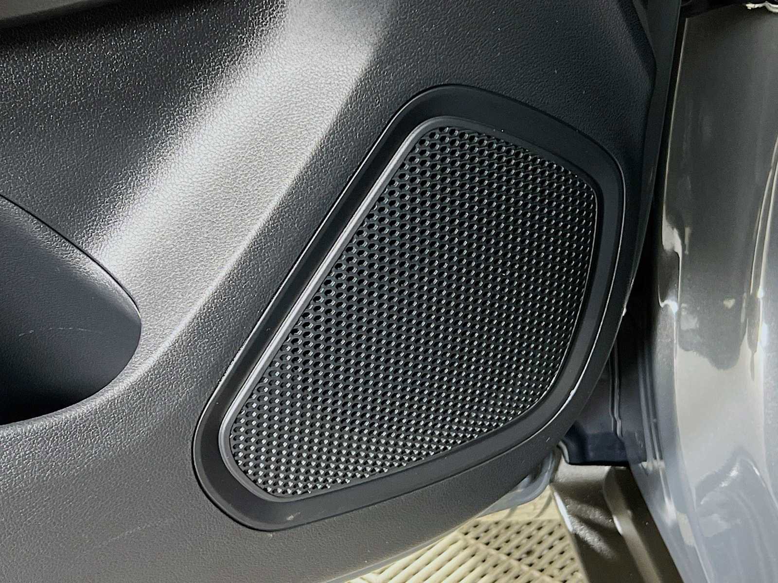 Certified 2025 Hyundai Venue SEL image 18