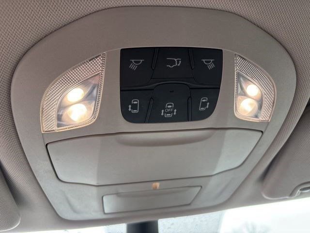 Used 2023 Chrysler Pacifica Touring-L image 28