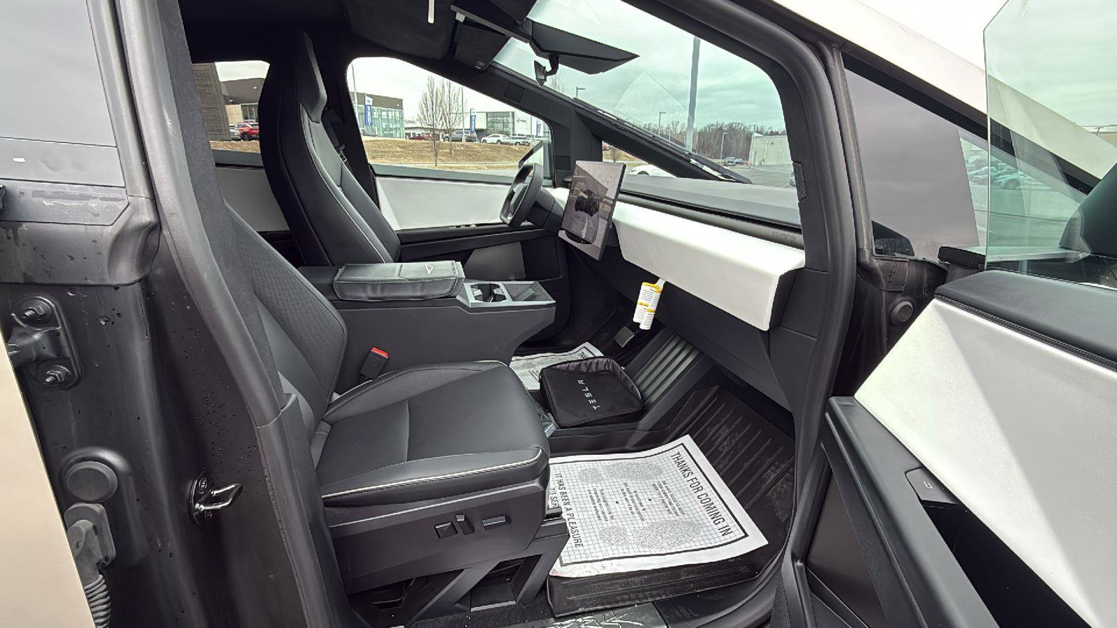 Used 2024 Tesla Cybertruck AWD Crew Cab image 18