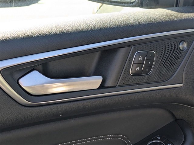 Used 2023 Ford Edge Titanium image 13