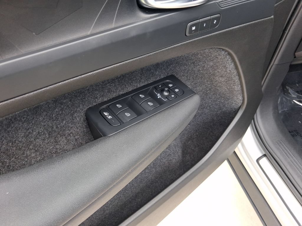 Used 2023 Volvo C40 P8 Recharge Plus AWD/4WD image 16