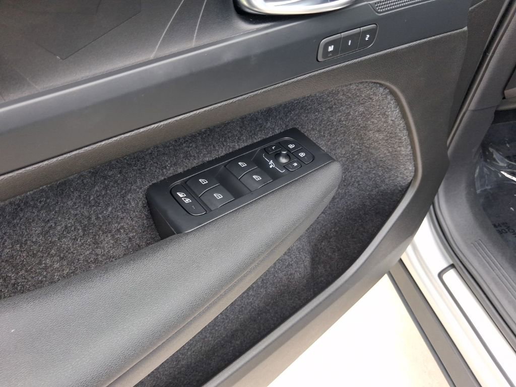 Used 2023 Volvo C40 P8 Recharge Plus AWD/4WD image 16