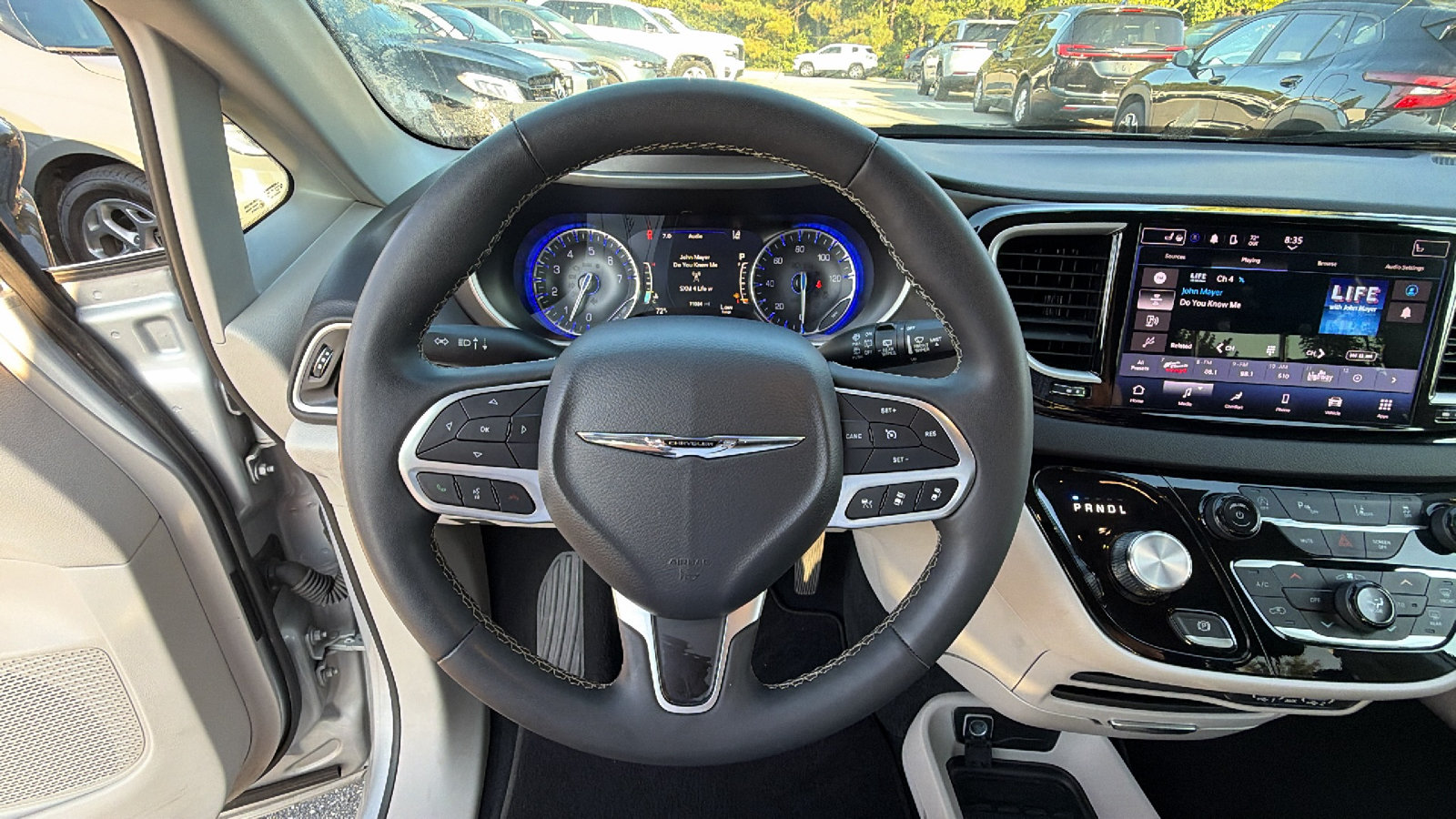 Used 2024 Chrysler Pacifica Touring-L FWD image 26