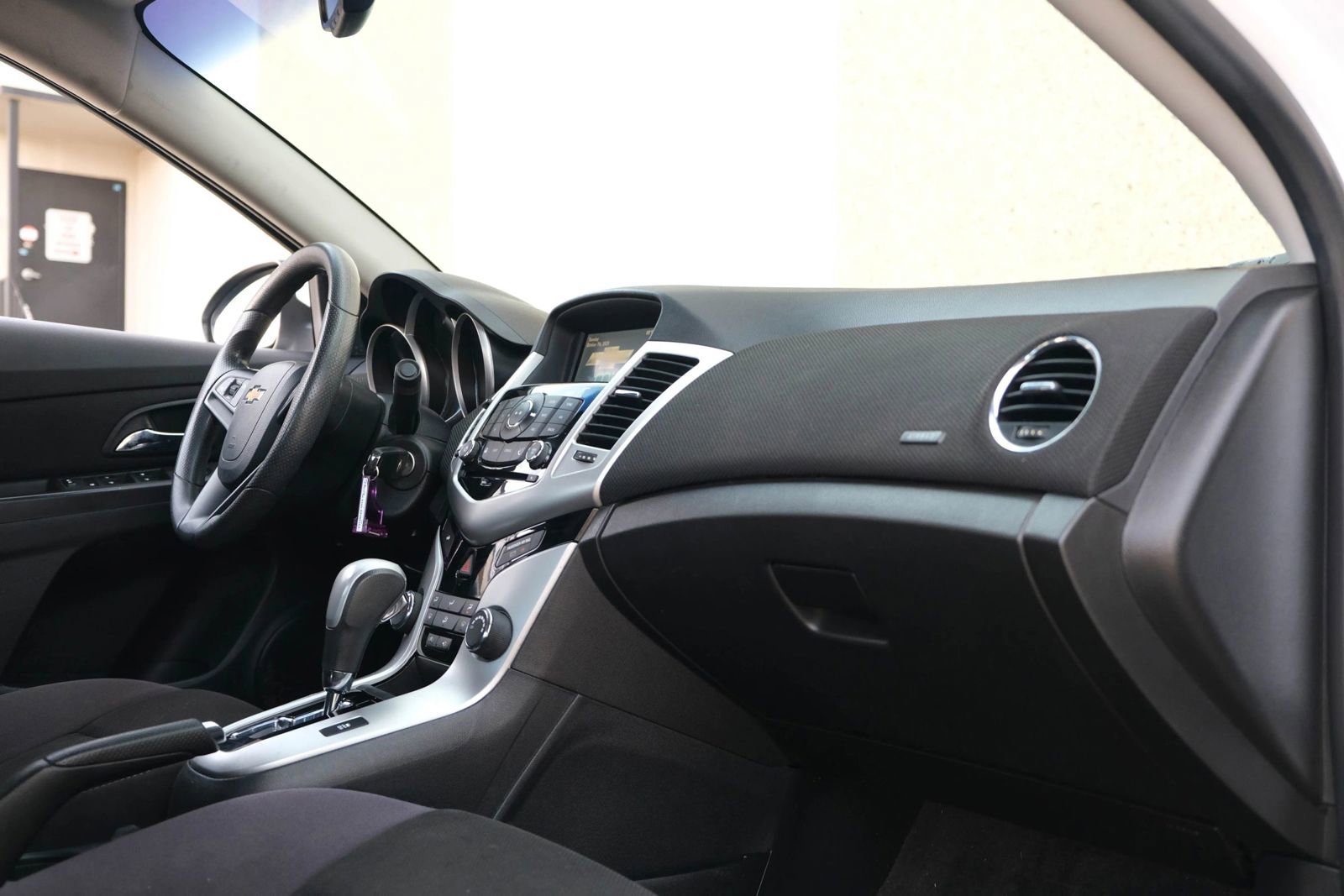 Used 2015 Chevrolet Cruze LT w/ Enhanced Safety Package FWD image 32