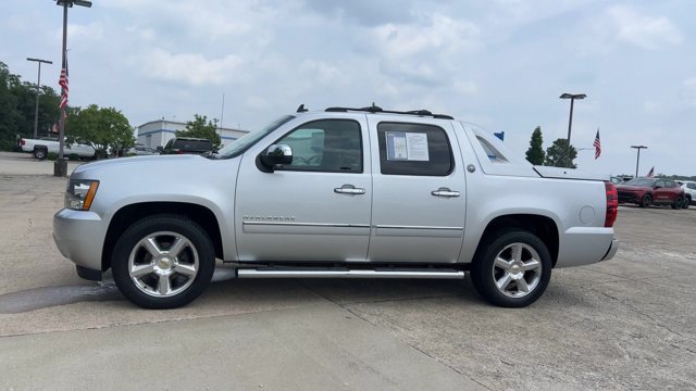 Used 2013 Chevrolet Avalanche LTZ AWD/4WD image 5