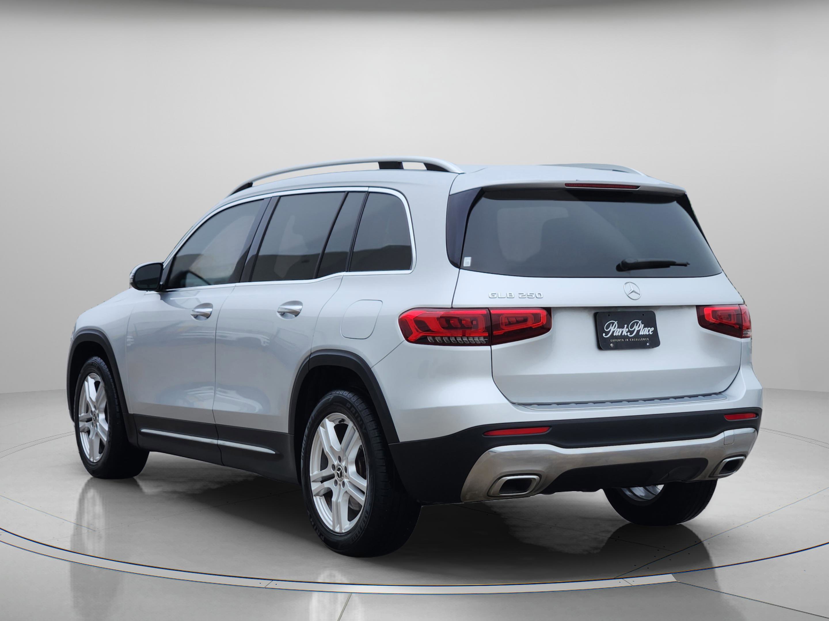 Used 2020 Mercedes-Benz GLB 250 image 3