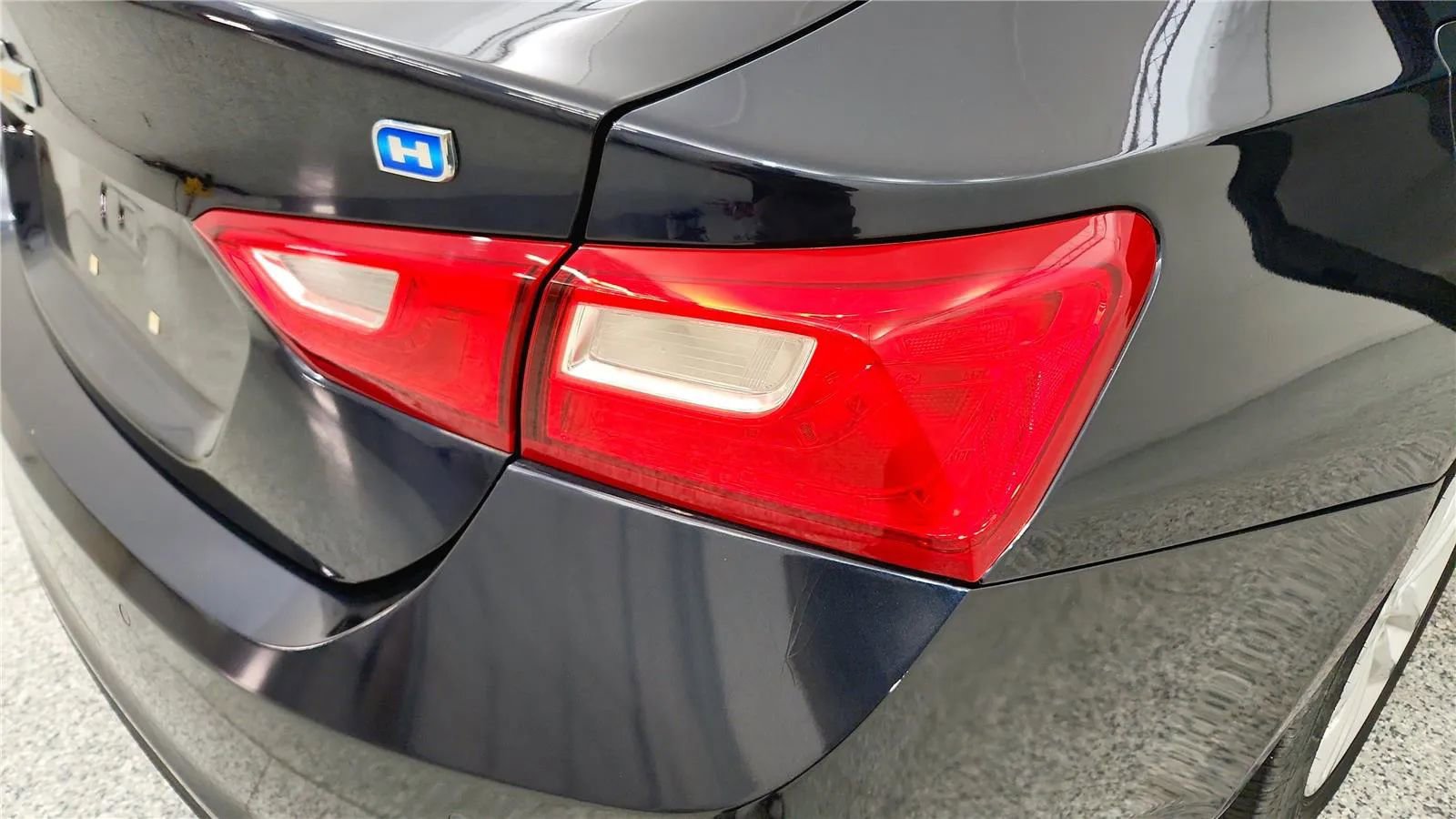 Used 2018 Chevrolet Malibu Hybrid w/ Driver Confidence Package image 15