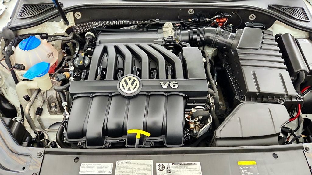 Used 2017 Volkswagen Passat 3.6 SEL Premium FWD image 26