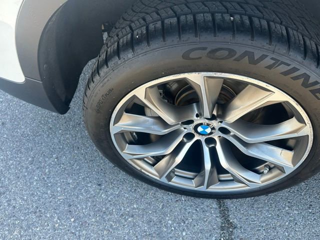 Used 2015 BMW X6 xDrive50i w/ Executive Package image 16