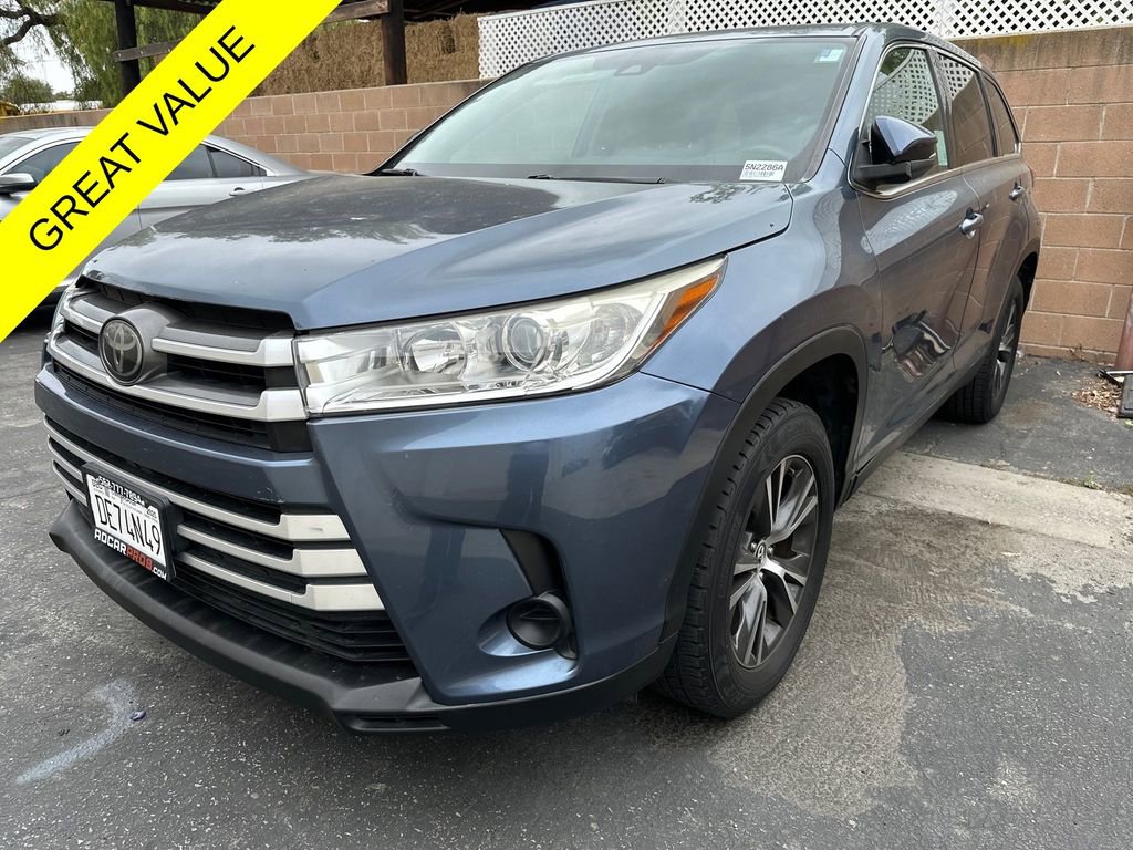 Used 2019 Toyota Highlander LE w/ Carpet Mat Package (TMS) FWD image 1