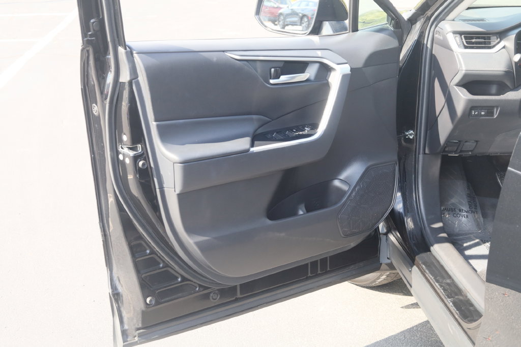 Used 2023 Toyota RAV4 XLE AWD/4WD image 18
