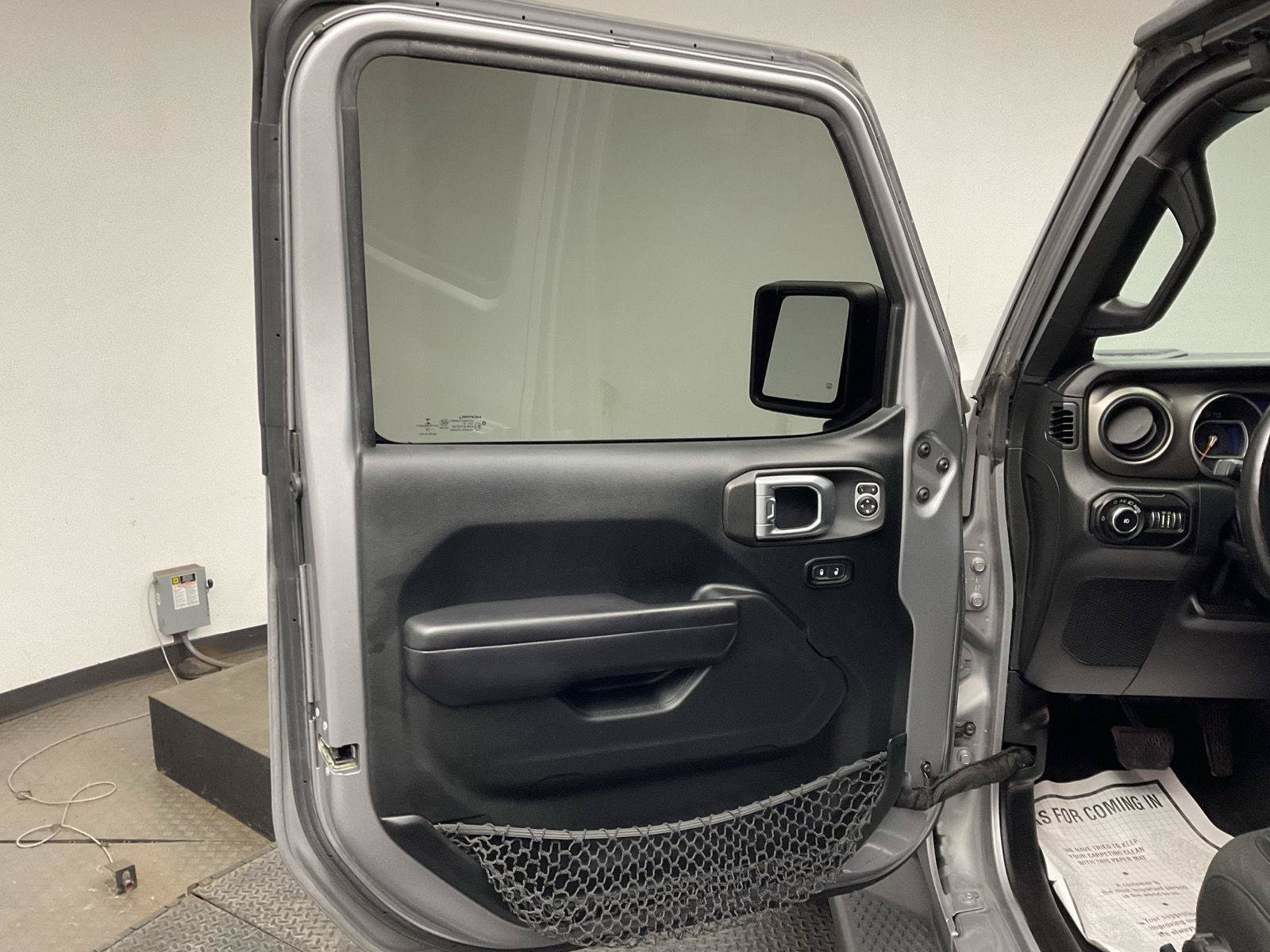 Used 2018 Jeep Wrangler Unlimited Sport S AWD/4WD image 9